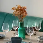 아파트 Functional & Modern With Parking And Garden By Renters