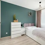 아파트 Functional & Modern With Parking And Garden By Renters