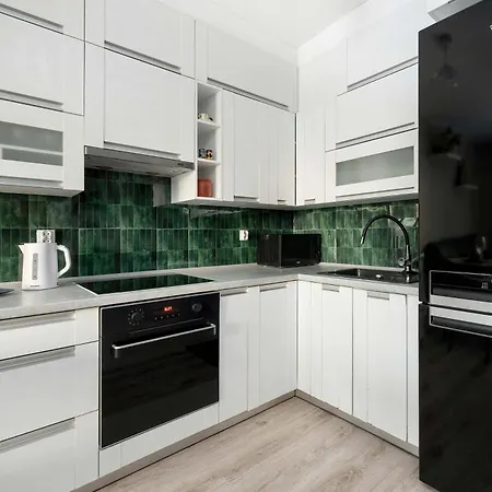 아파트 Functional & Modern With Parking And Garden By Renters